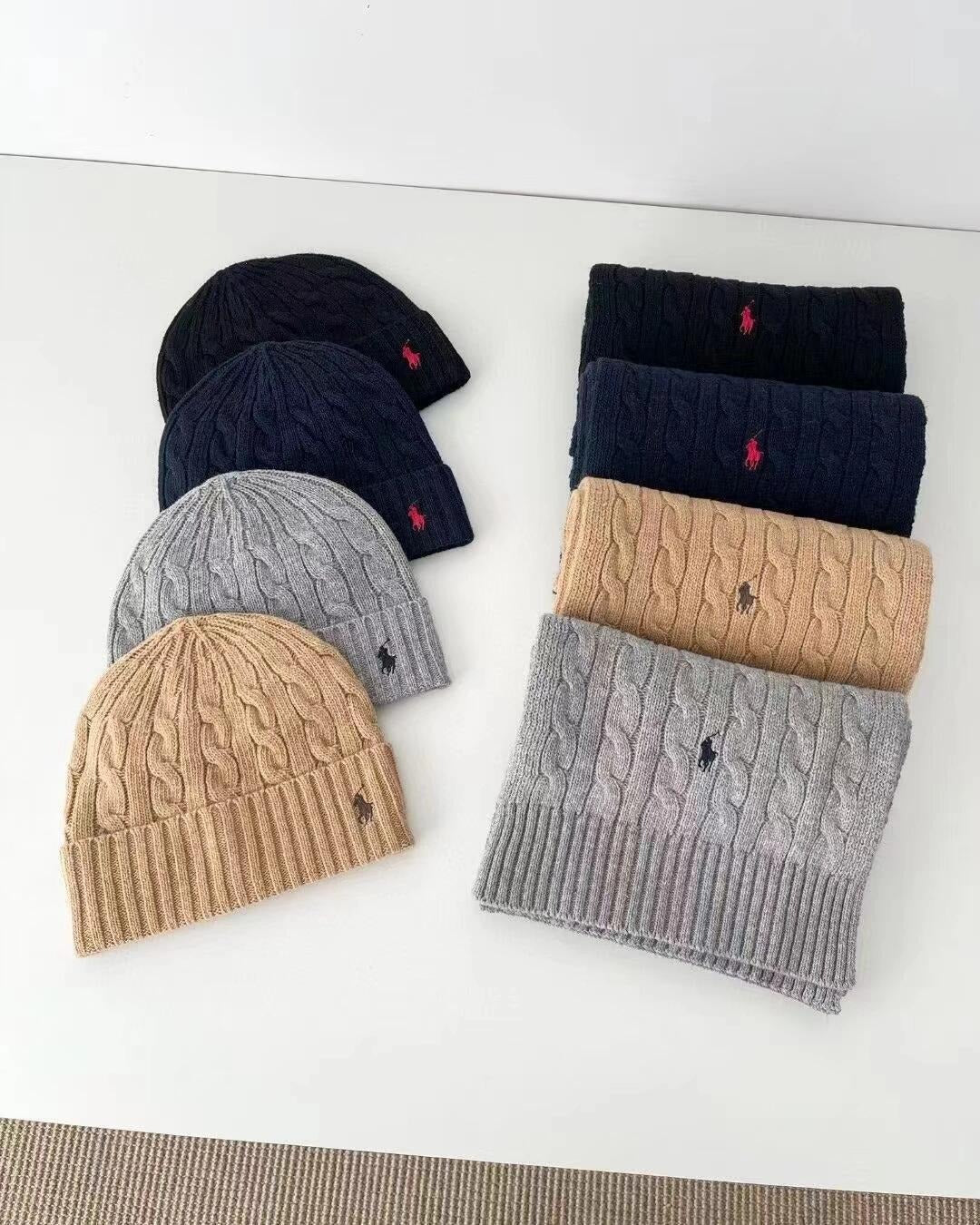 Ensemble bonnet et écharpe tricotés à torsades