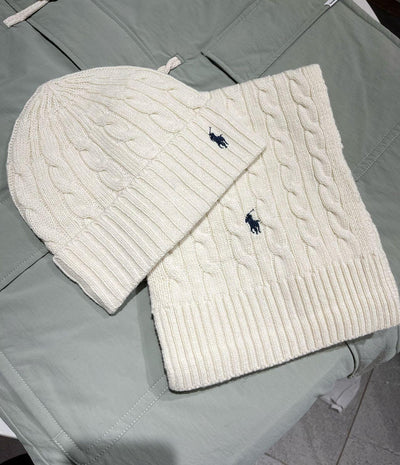 Ensemble bonnet et écharpe tricotés à torsades