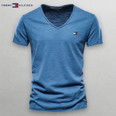 T-shirt fin col V homme – Sobriété et confort ultim