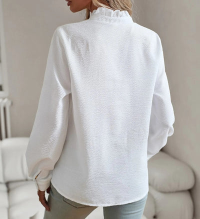 Chemise élégante à volants – Coupe féminine et détails raffinés