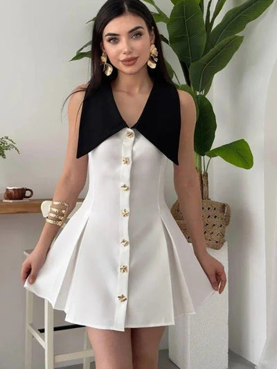 Robe Courte Élégante à Col Large et Boutons Dorés – Style Chic & Moderne